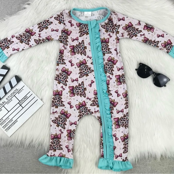 🚨🚨SALE🚨🚨 Wild & Merry Bamboo Christmas Kids Pjs - Picture 2 of 2